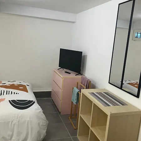 Séjour chez l'habitant Petite Avec Sdb Partagée *