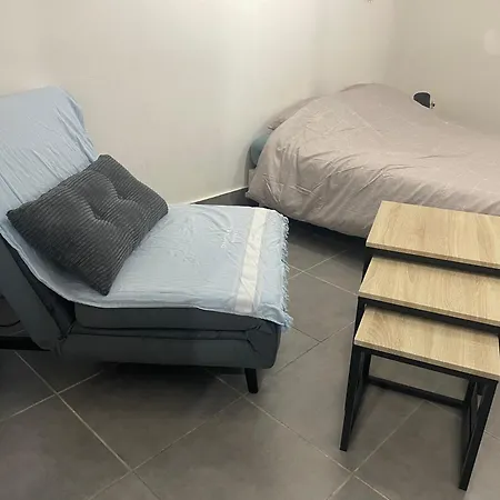 Petite Avec Sdb Partagée Angers